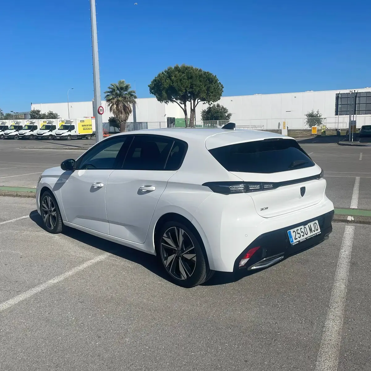 Usado Peugeot 308 Allure 130 CV (95 kW) 2023 Blanco Berlina