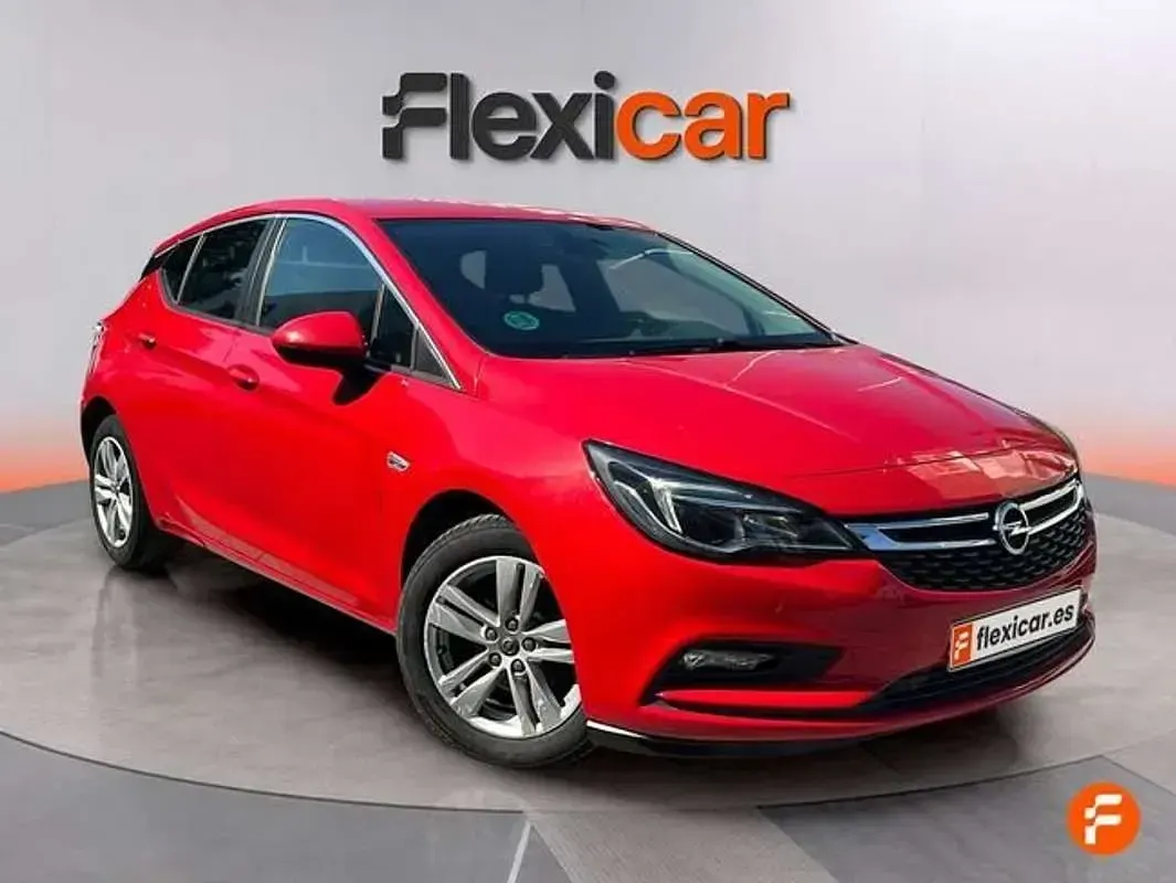 Usado Opel Astra 125 CV (91 kW) 2018 Rojo Utilitario