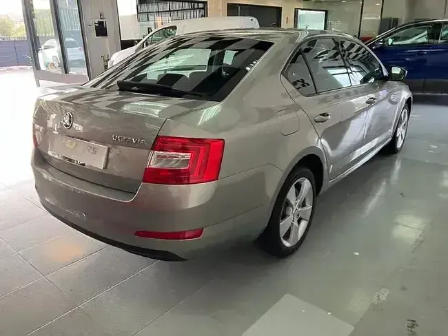 Käytetty Skoda Octavia GreenLine 110 HP (80 kW) 2016 Harmaa Viistoperä