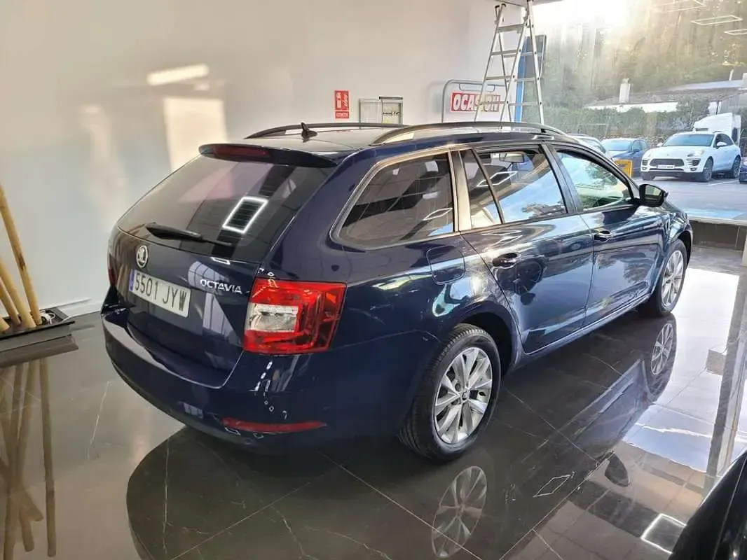 Usado Skoda Octavia Ambition 116 CV (85 kW) 2017 Azul Familiar
