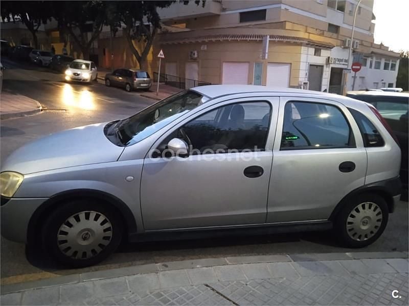 Usado Opel Corsa Comfort 75 CV (55 kW) 2002 Gris / plata Utilitario