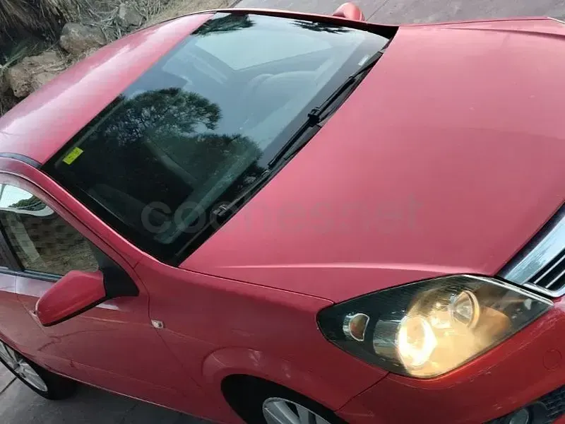 Usado Opel Astra Sport 100 CV (73 kW) 2008 Rojo Berlina