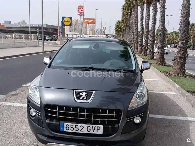 Usado Peugeot 3008 Premium 110 CV (80 kW) 2010 Marrón Familiar