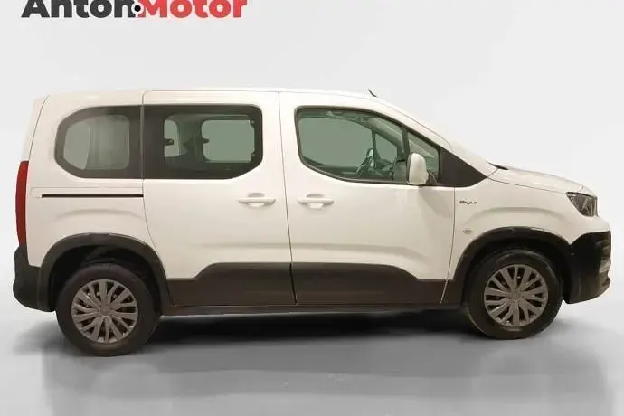 Usado Peugeot Rifter Style 100 CV (73 kW) 2021 Monovolumen