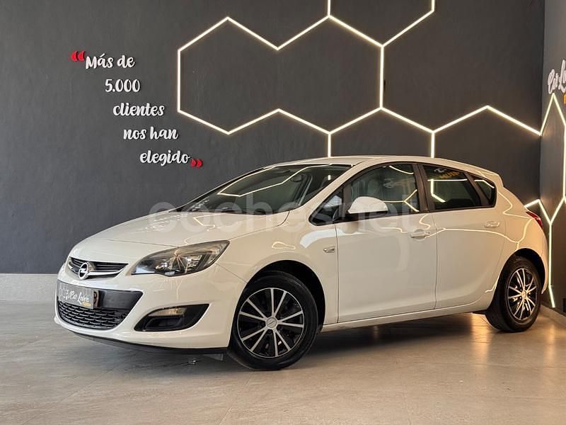 Usado Opel Astra Excellence 140 CV (102 kW) 2013 Blanco Berlina