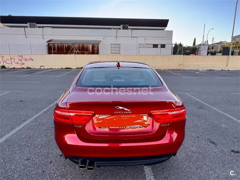 Usado Jaguar XE Prestige 180 CV (132 kW) 2016 Rojo Berlina