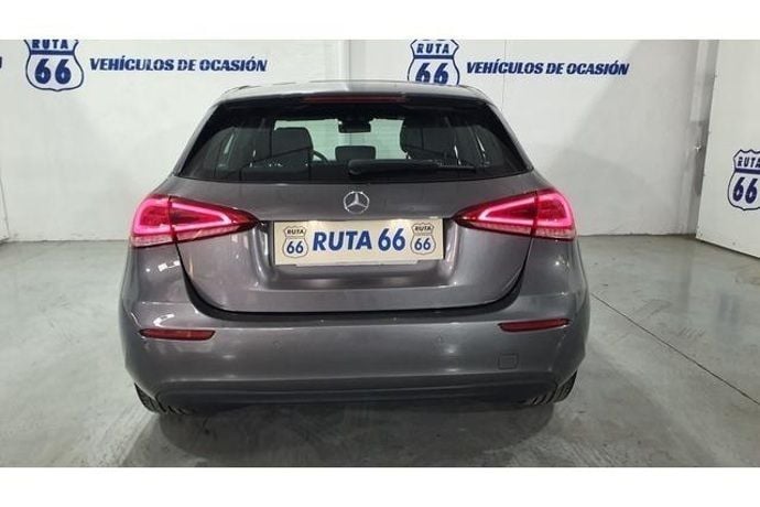 Usado Mercedes A180 136 CV (100 kW) 2019 Gris Utilitario