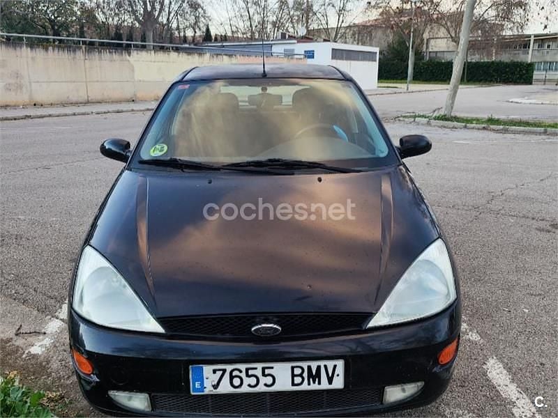 Usado Ford Focus Trend 100 CV (73 kW) 2001 Negro Berlina