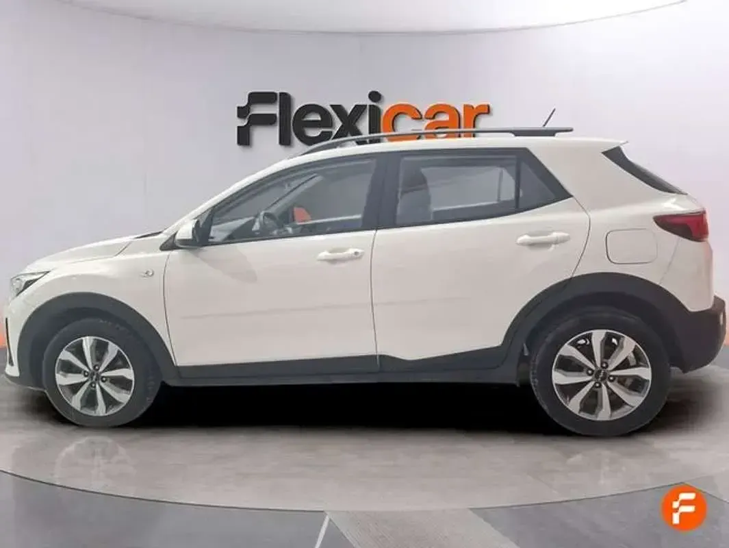 Usado Kia Stonic 84 CV (61 kW) 2023 Blanco SUV