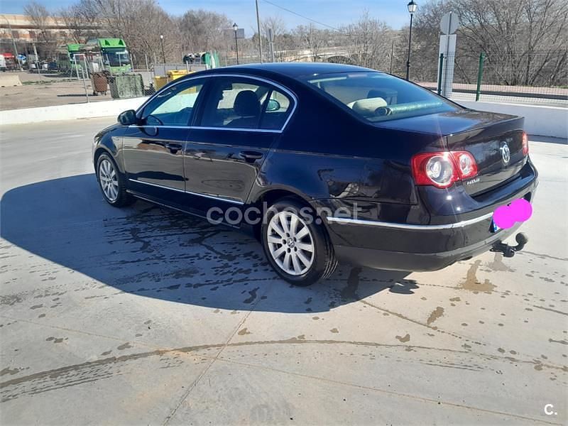 Usado VW Passat Highline 140 CV (102 kW) 2007 Negro Berlina