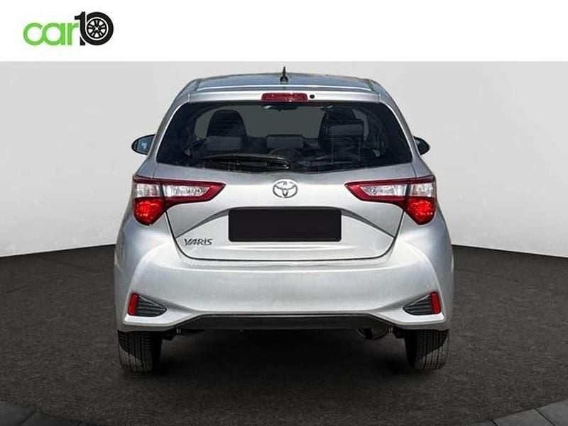 Usado Toyota Yaris Active 69 CV (50 kW) 2019 Gris Utilitario