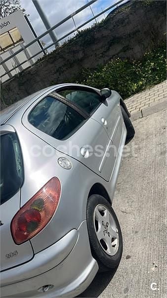 Usado Peugeot 206 75 CV (55 kW) 2005 Gris / plata Berlina