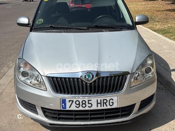 Gris / plata Usado 2013 Skoda Fabia Ambition Berlina | 5500 € (Precio justo) - Imagen 1/4