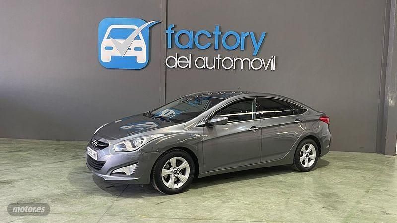 Usado Hyundai i40 115 CV (84 kW) 2012 Gris Berlina