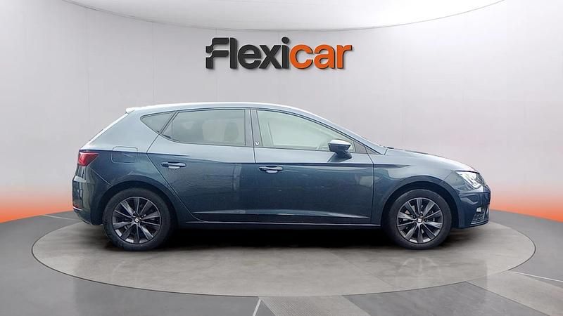 Usado Seat Leon Style 130 CV (95 kW) 2020 Gris Berlina
