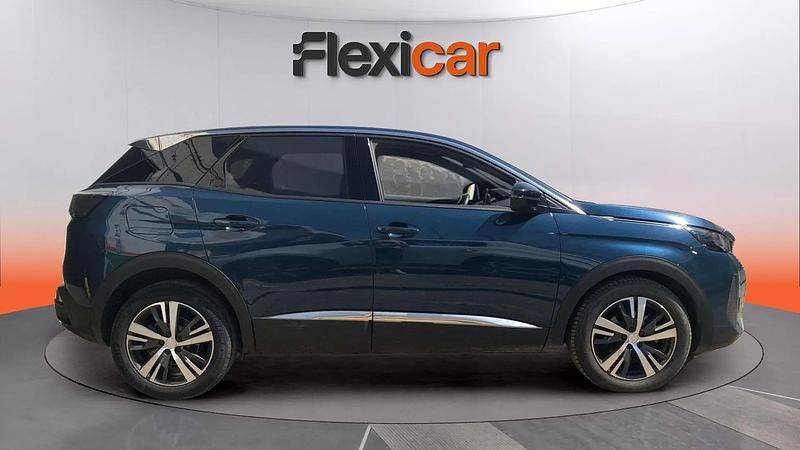 Usado Peugeot 3008 Allure 131 CV (96 kW) 2024 Verde Monovolumen