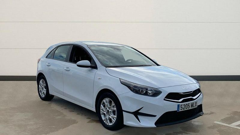 Blanco Usado 2023 Kia Ceed | 19.800 € (Precio justo) - Imagen 1/4