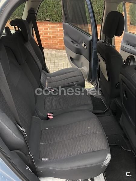 Usado Renault Scénic II Dynamique 130 CV (95 kW) 2007 Gris / plata Monovolumen