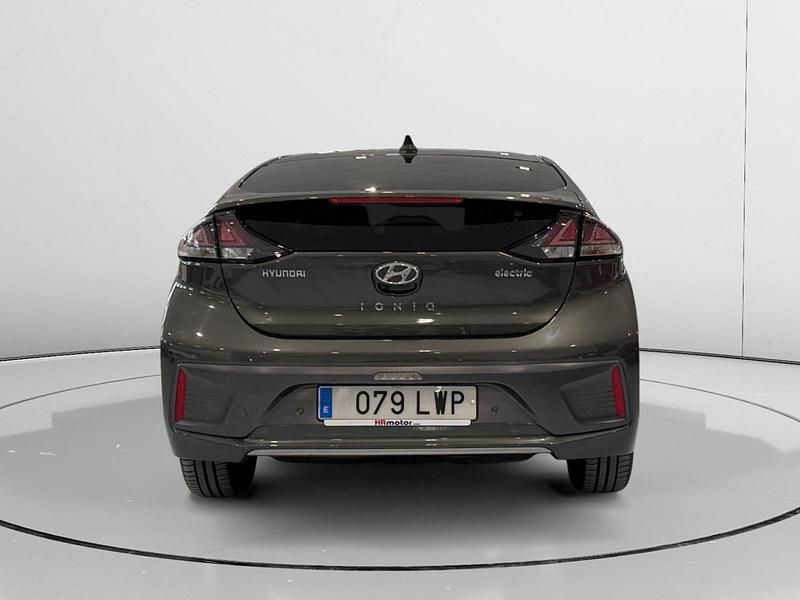 Usado Hyundai Ioniq 100 kW (137 CV) 2022 Gris Utilitario