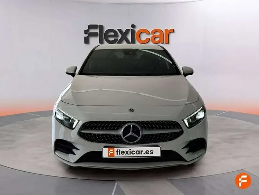 Usado Mercedes A180 136 CV (100 kW) 2019 Blanco Berlina