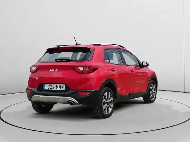 Usado Kia Stonic 100 CV (73 kW) 2024 Rojo SUV