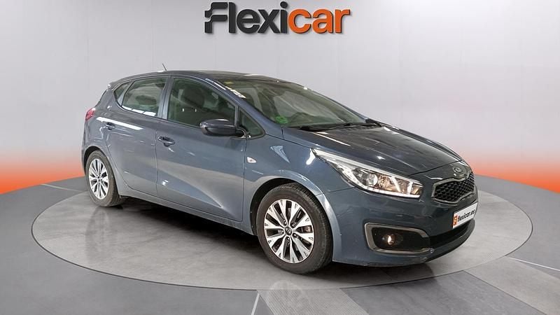 Usado Kia Ceed GT 90 CV (66 kW) 2017 Azul Berlina