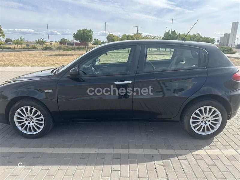 Negro Usado 2008 Alfa Romeo 147 Impression Utilitario | 2990 € (Buen precio) - Imagen 1/4