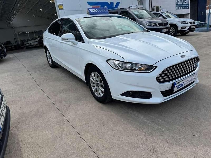Usado Ford Mondeo Trend 120 CV (88 kW) 2016 Blanco Berlina