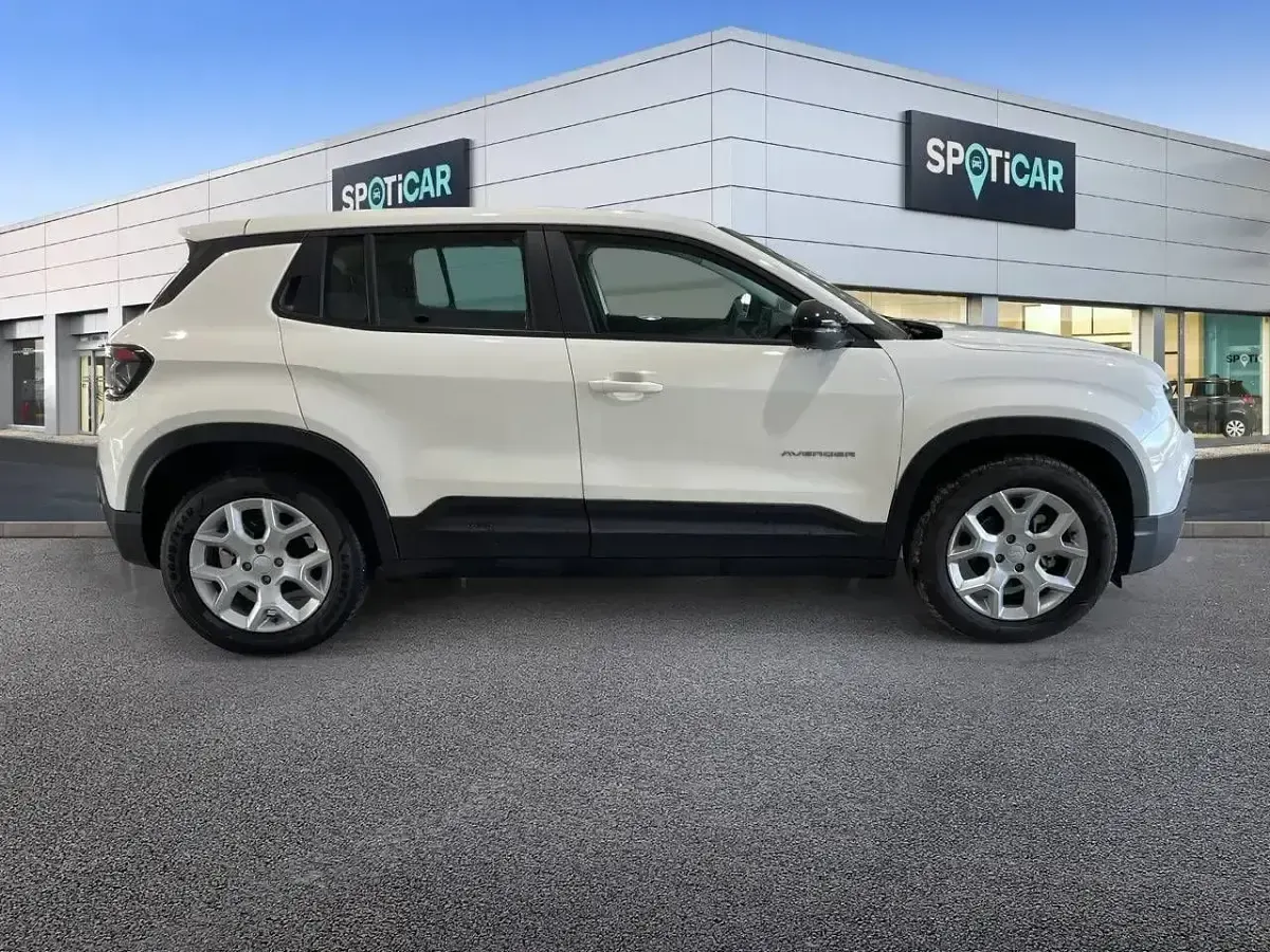 Usado Jeep Avenger Altitude 101 HP (74 kW) 2023 Branco SUV