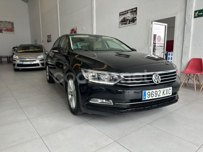 Negro Usado 2019 VW Passat Sportline Berlina | 20.400 € (Precio justo) - Imagen 1/4