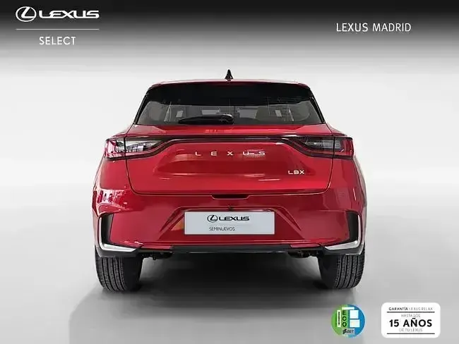 Usado Lexus LBX 136 CV (100 kW) 2025 Rojo SUV