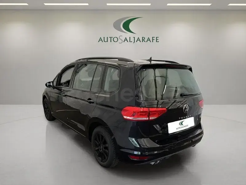 Usado VW Touran Advance 150 CV (110 kW) 2023 Negro Monovolumen
