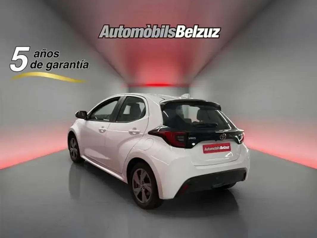 Usado Toyota Yaris Style 116 CV (85 kW) 2024 Blanco Utilitario