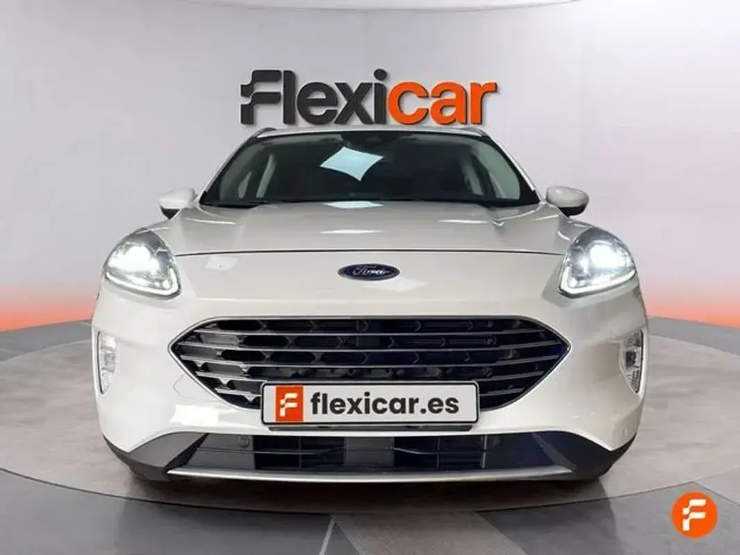 Usado Ford Kuga Titanium 190 CV (139 kW) 2021 Blanco SUV