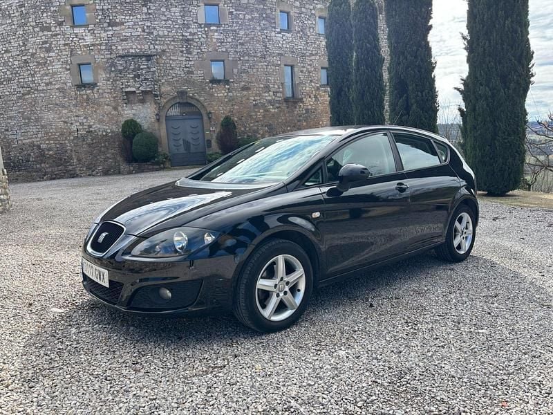 Usado Seat Leon 90 CV (66 kW) 2010 Negro Utilitario