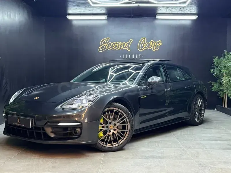 Usado Porsche Panamera 4S E-Hybrid Sport Turismo Sport Turismo 560 CV (411 kW) 2021 Gris / plata Familiar
