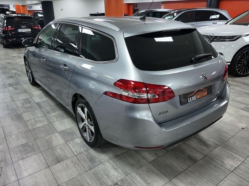 Usado Peugeot 308 SW Allure 130 CV (95 kW) 2019 Gris / plata Familiar