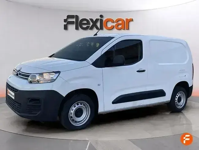 Usado Citroën Berlingo Feel 102 CV (75 kW) 2022 Blanco Monovolumen