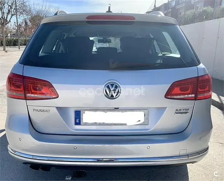 Usado VW Passat Advance 140 CV (102 kW) 2012 Gris / plata Familiar