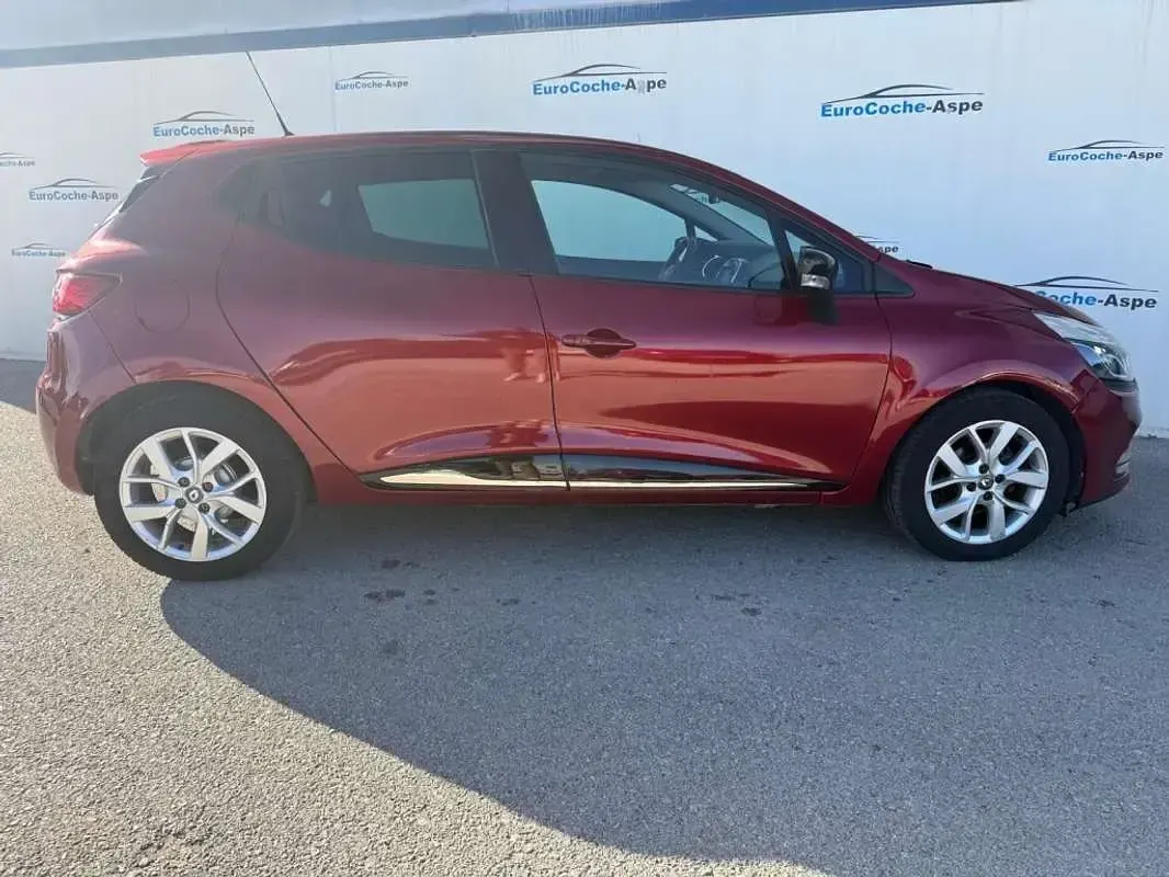Usado Renault Clio LIMITED 75 CV (55 kW) 2019 Rojo Utilitario