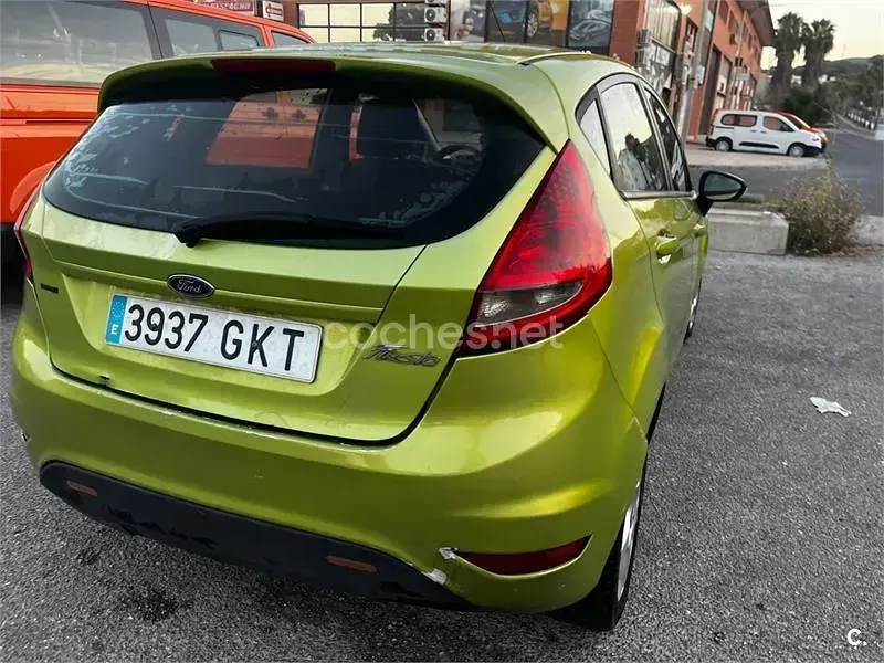 Usado Ford Fiesta Trend 68 CV (50 kW) 2009 Verde Berlina