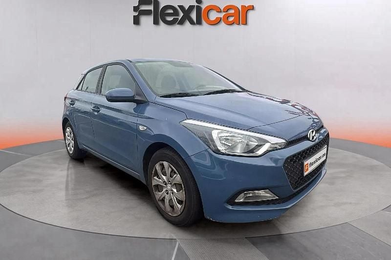 Azul Usado 2017 Hyundai i20 Berlina | 5990 € (Super precio) - Imagen 1/4