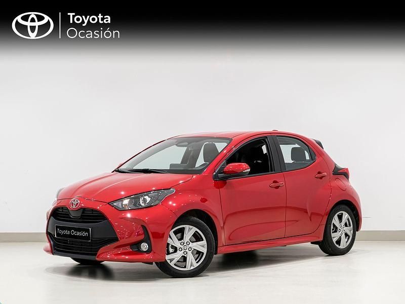 Rojo Usado 2024 Toyota Yaris Hybrid Active Berlina | 22.350 € (Precio justo) - Imagen 1/4