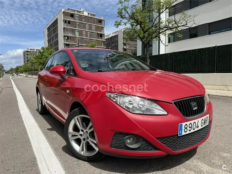 Usado Seat Ibiza SC 90 CV (66 kW) 2009 Rojo Utilitario