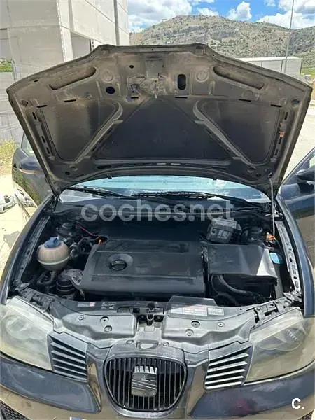 Usado Seat Ibiza Stella 75 CV (55 kW) 2003 Negro Utilitario
