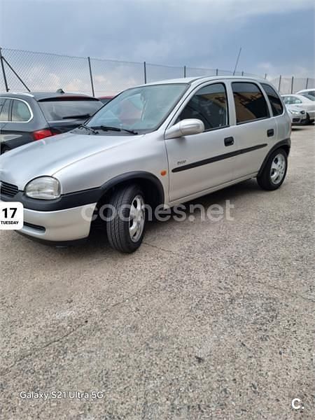 Gris / plata Usado 2000 Opel Corsa Edition Berlina | 1950 € - Imagen 1/4