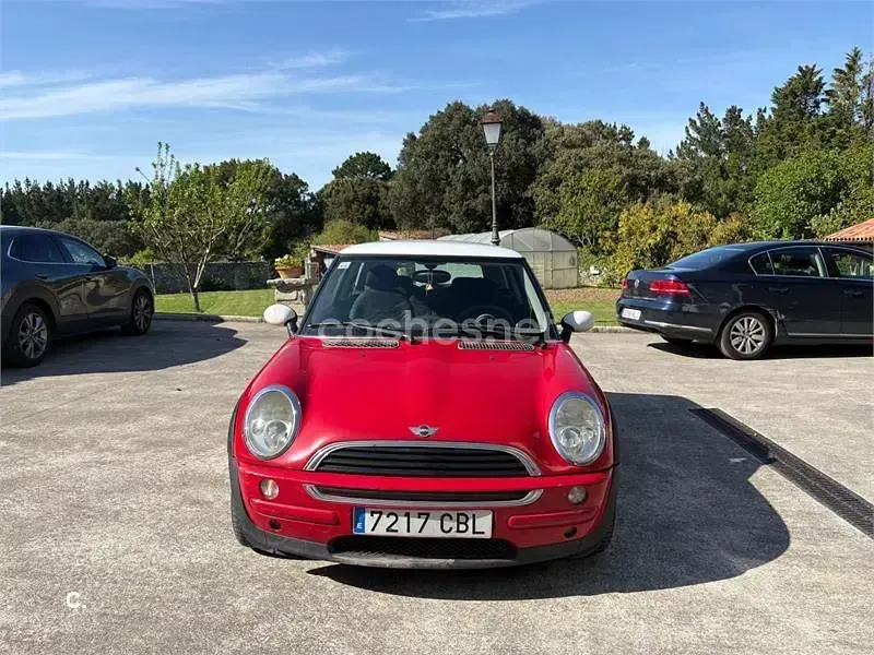 Usado Mini ONE 90 CV (66 kW) 2002 Rojo Utilitario