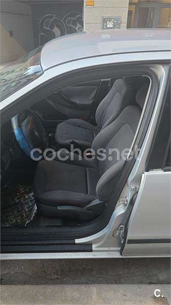Usado Seat Toledo Stella 100 CV (73 kW) 1999 Gris / plata Berlina