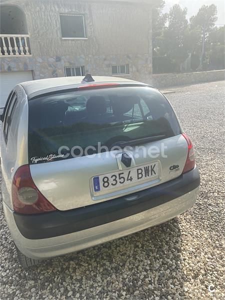 Gris / plata Usado 2002 Renault Clio II Expression Berlina | 1600 € (Buen precio) - Imagen 1/1
