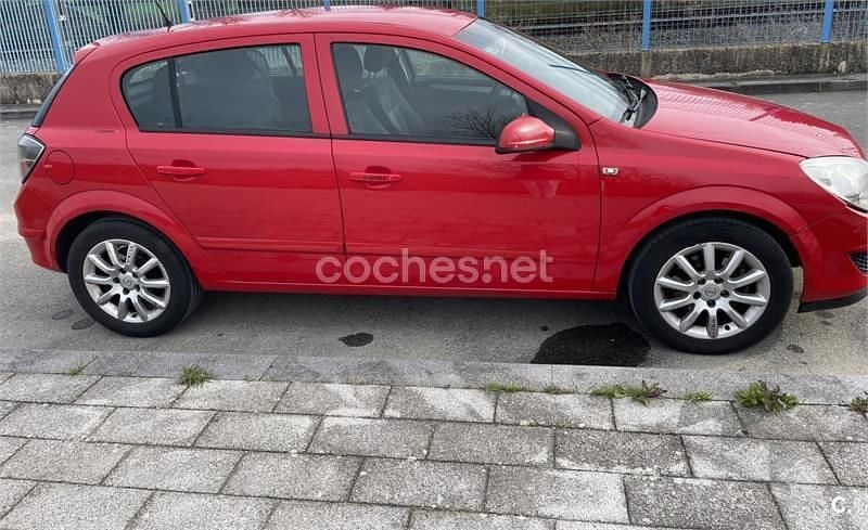 Usado Opel Astra Cosmo 100 CV (73 kW) 2007 Rojo Berlina